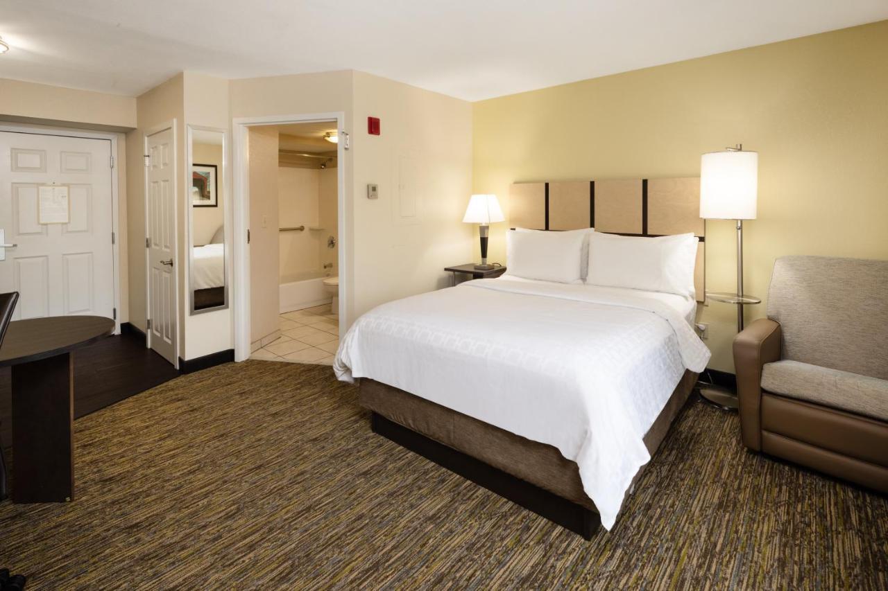 Candlewood Suites Windsor Locks By Ihg Dış mekan fotoğraf